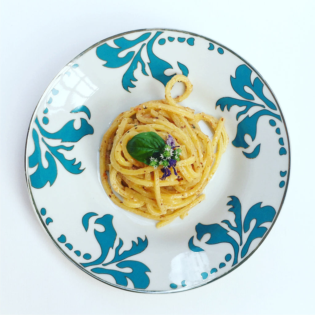 Pasta con pesto rosso con semi di lino & ortica